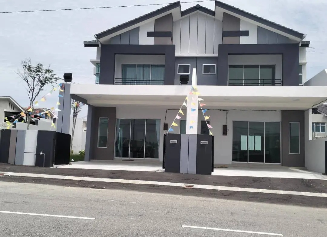 Double-Storey Terrace House in Lahat with 4 Spacious Bedrooms and a Backyard