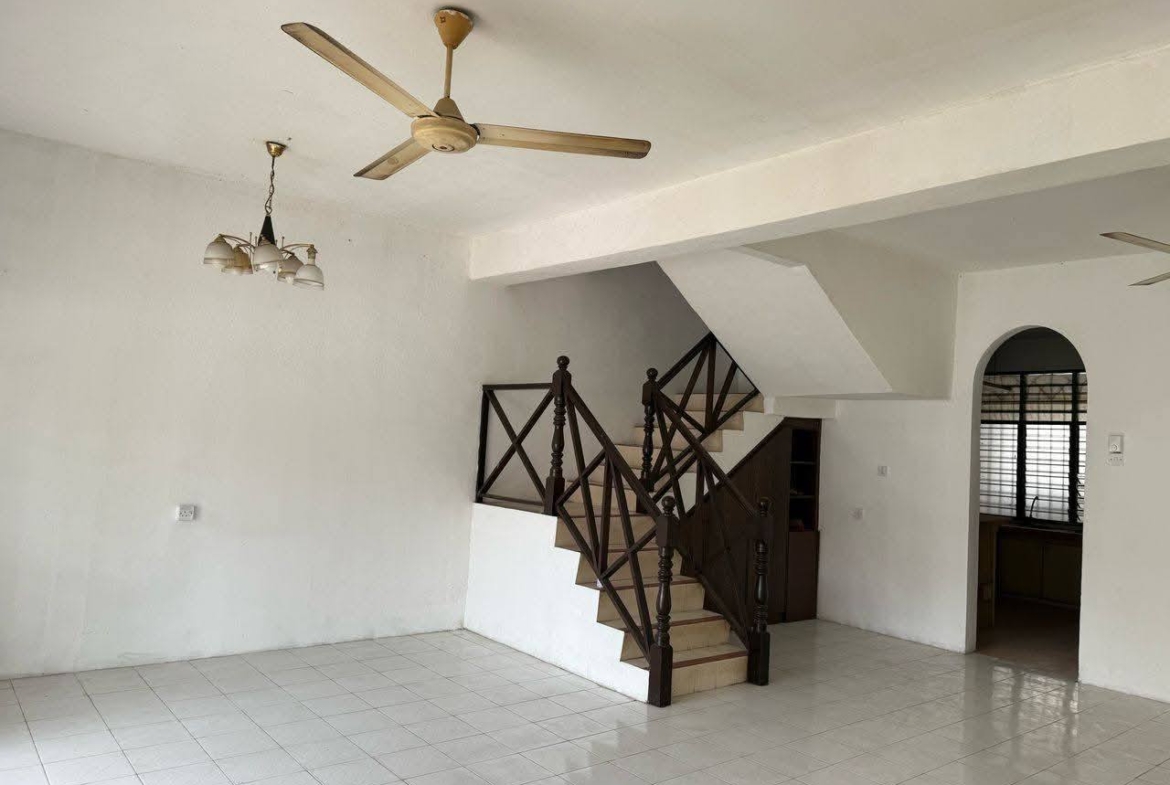 Gunung Rapat Double Storey Room